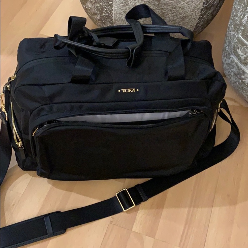 Tumi Colina duffel-excellent condition